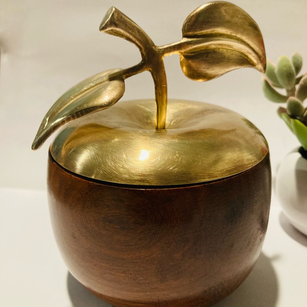 BRONZE & MAHOGANY DECOR